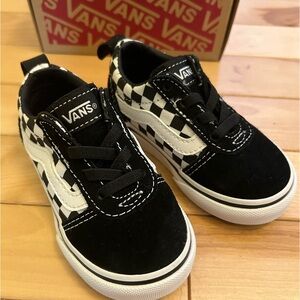 Baby Vans size 5 (NWT)